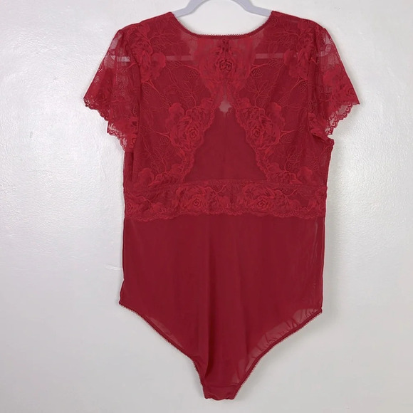 Torrid Curve New Women’s 2X Jester Red Lace Floral Knit Wireless Cup Bodysuit - Picture 2 of 6